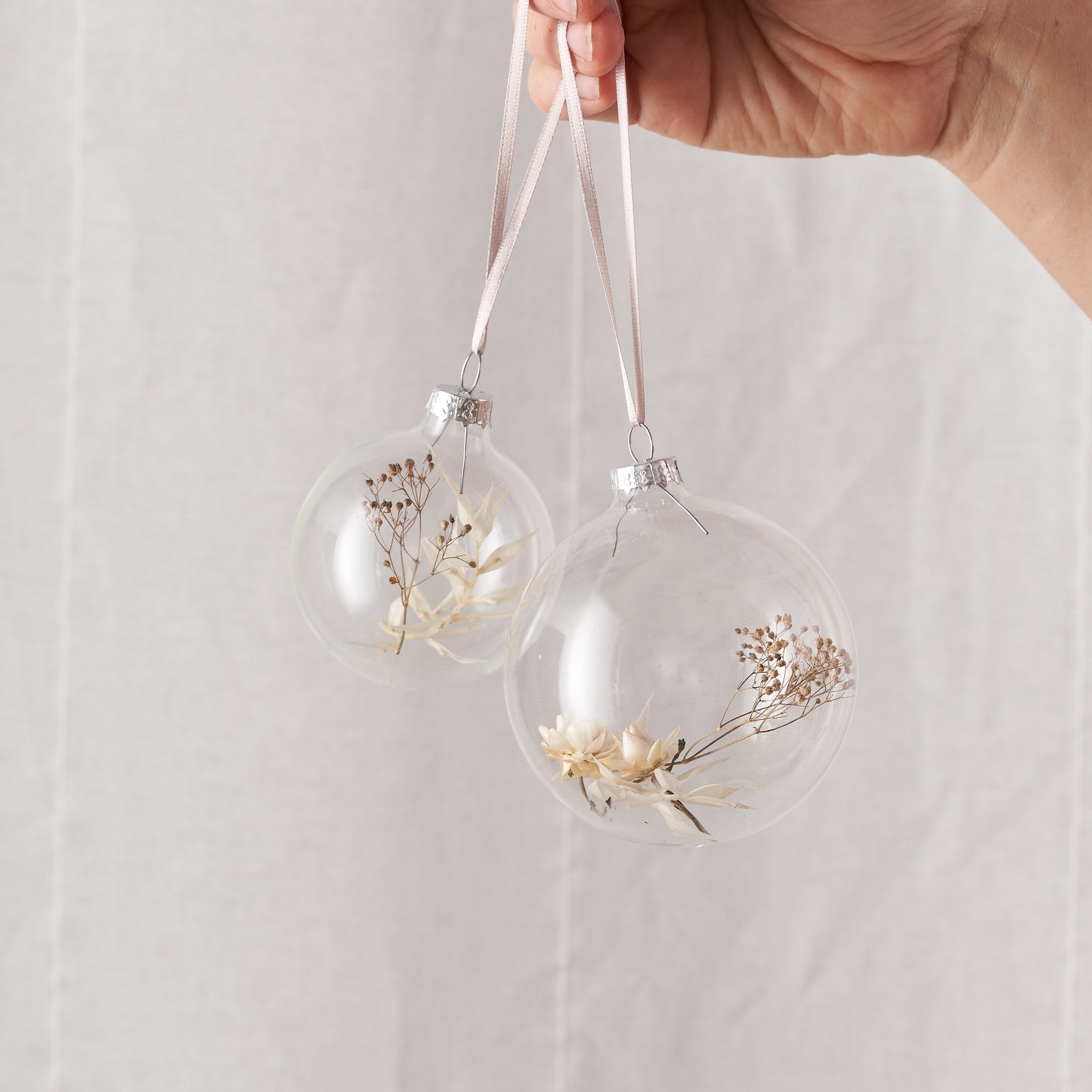Single Dried flower Baubles: White